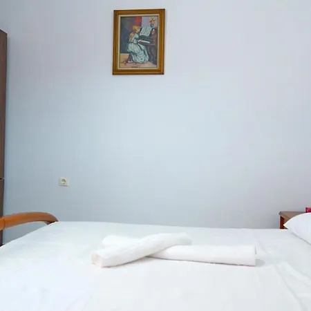 Polyraki's * ハニア